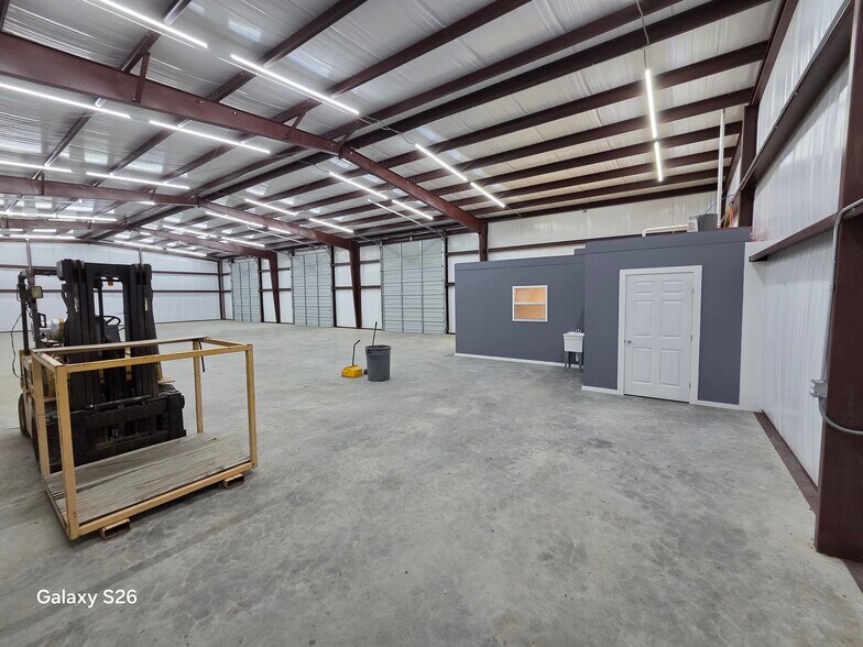 More Photos Of 2420 McKinney st, Rice Industrial For Lease