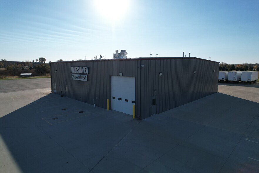 More Photos Of N643 Boulder Rd, Watertown Distribution For Sale