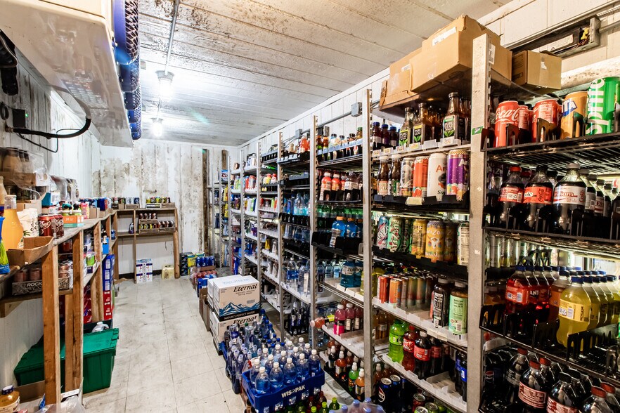 More Photos Of 404 Navajo Blvd, Holbrook Service Station For Sale