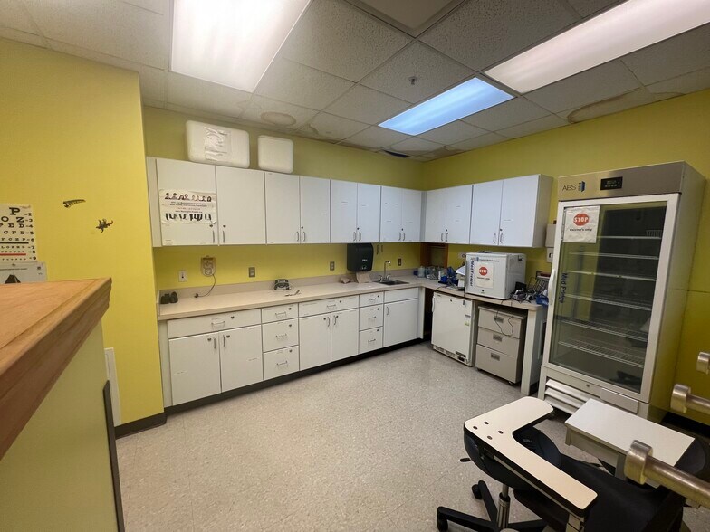 More Photos Of 60 E Warren Ave, Detroit Medical For Lease
