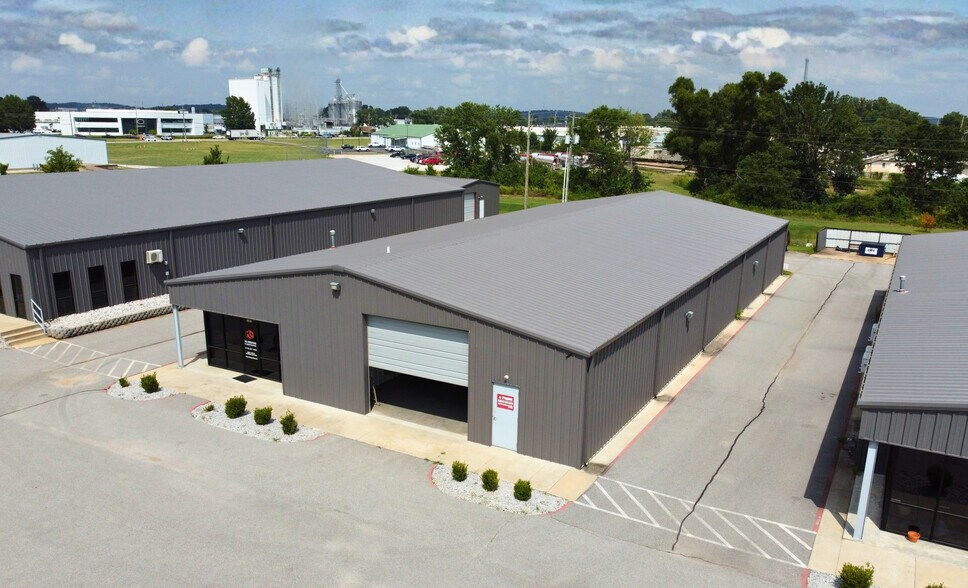 More Photos Of 2087 Long St, Springdale Warehouse For Lease