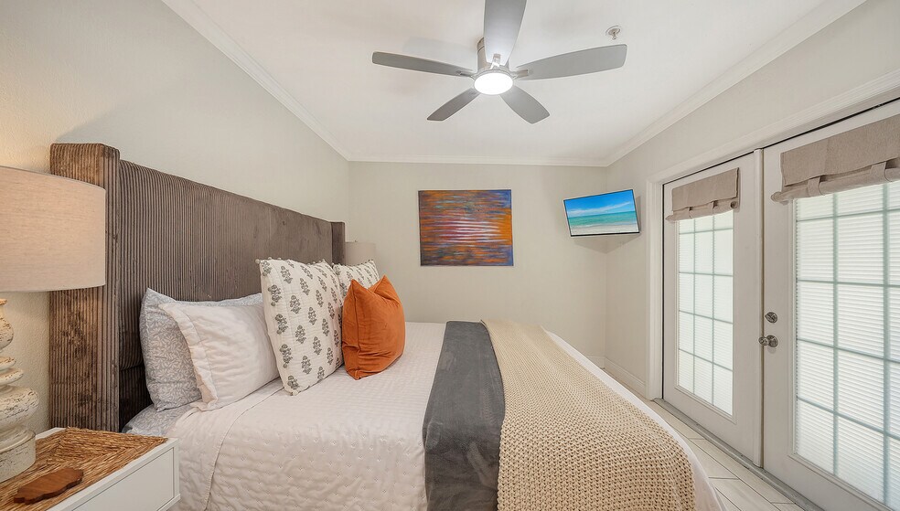 More Photos Of 5610 AVENIDA DEL MARE, Sarasota Specialty For Sale