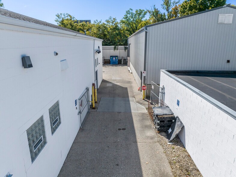 More Photos Of 5095 Crookshank Rd, Cincinnati Light Manufacturing For Sale