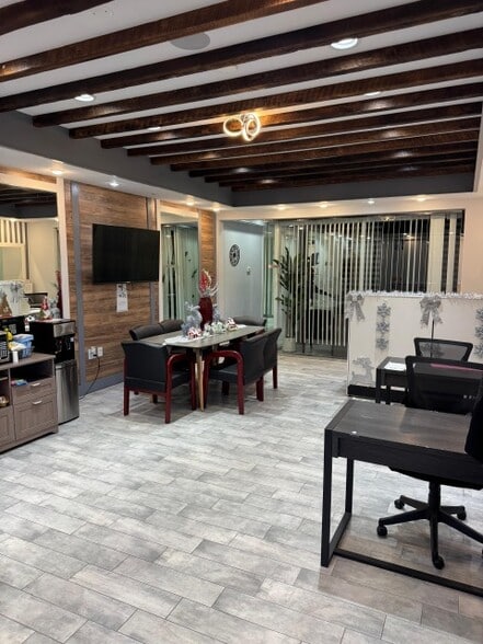 Primary Photo Of 111-11 Jamaica Ave, Richmond Hill Storefront For Lease