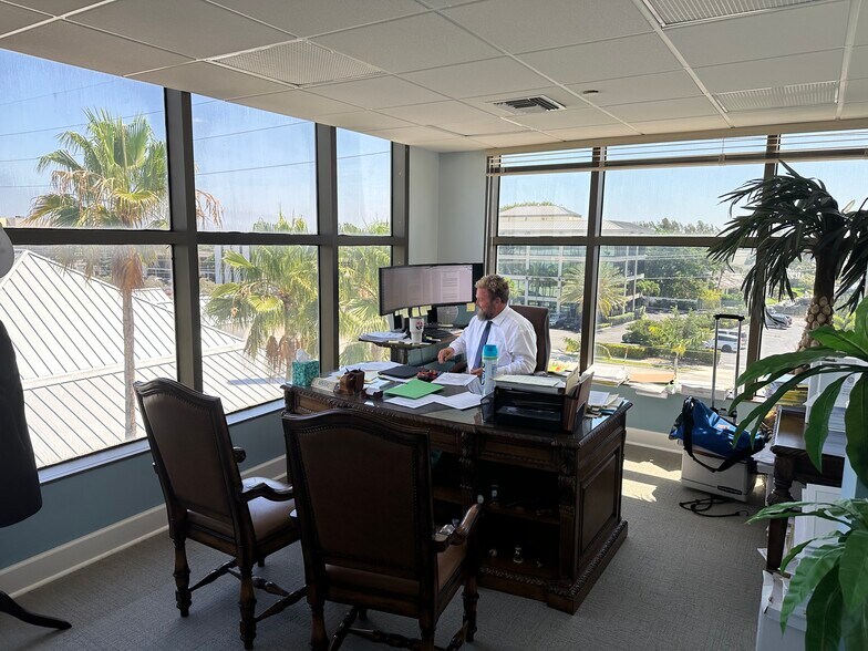 More Photos Of 631 US Highway 1, North Palm Beach Office For Sale