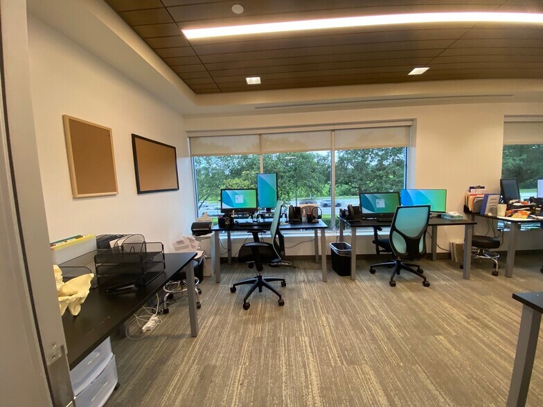 More Photos Of 1105-1129 Saxon Blvd, Orange City Office For Sale