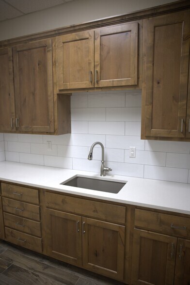 More Photos Of 1313 Lorenzo St, Castroville Medical For Lease