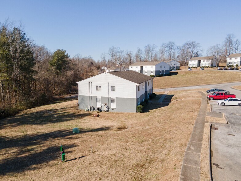 More Photos Of 1351 Avondale Dr, Clarksville Apartments For Sale