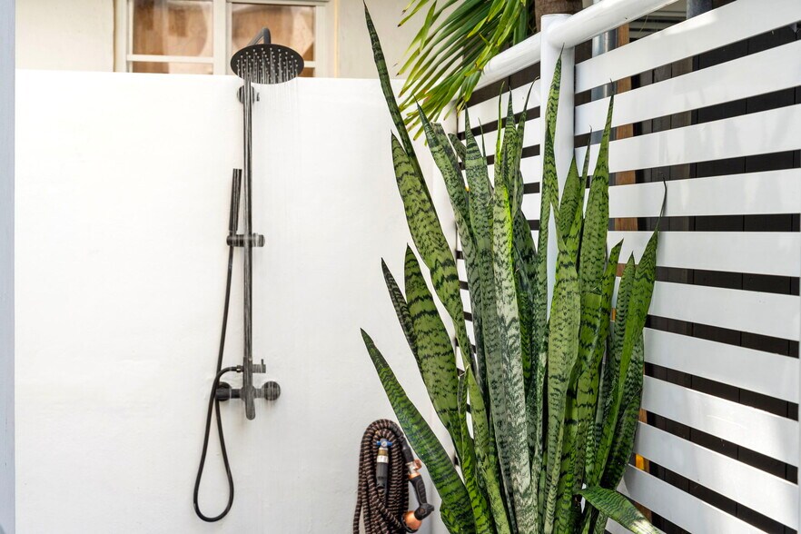 More Photos Of 124 11th St, Miami Beach Hotel For Sale