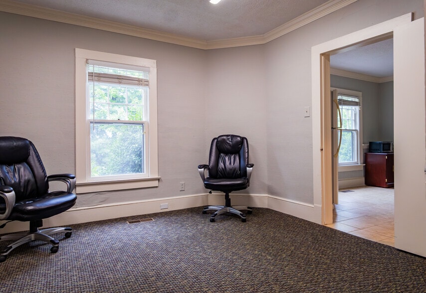 More Photos Of 3562 Spangenberg Ave, Clemmons Office For Lease