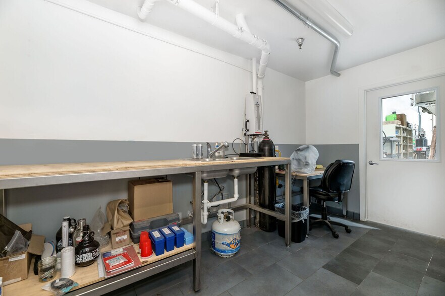 More Photos Of 110 Spring Hill Dr, Grass Valley Manufacturing For Lease