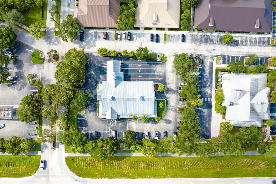 More Photos Of 10064 W Indiantown Rd, Jupiter Storefront For Sale