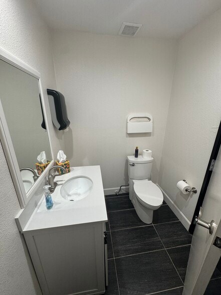 More Photos Of 5440 Louie Ln, Reno Flex For Lease