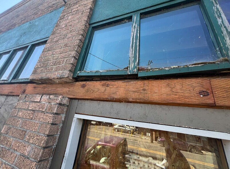 More Photos Of 124 E Main St, Sheridan Storefront For Sale