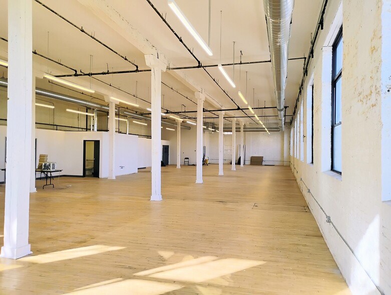 More Photos Of 424 N Oakley Blvd, Chicago Manufacturing For Lease