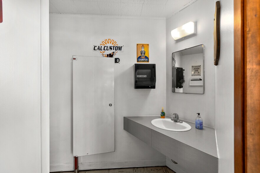 More Photos Of 1212 S Main St, Kalispell Auto Dealership For Sale