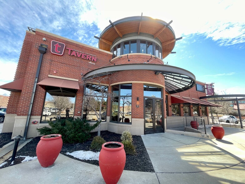 More Photos Of 7401 E 1st Ave, Denver Bar For Sale