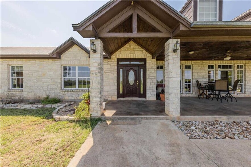 More Photos Of 101 Oakwood Trl, Cedar Park Light Distribution For Lease