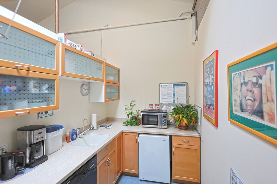 More Photos Of 2395-2399 Shattuck Ave, Berkeley Unknown For Lease
