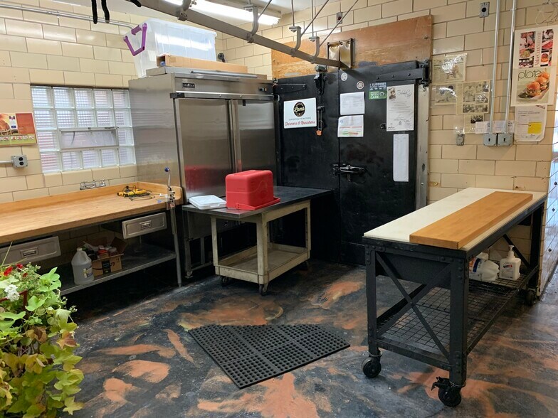 More Photos Of 3900-3910 W Colfax Ave, Denver Storefront For Lease