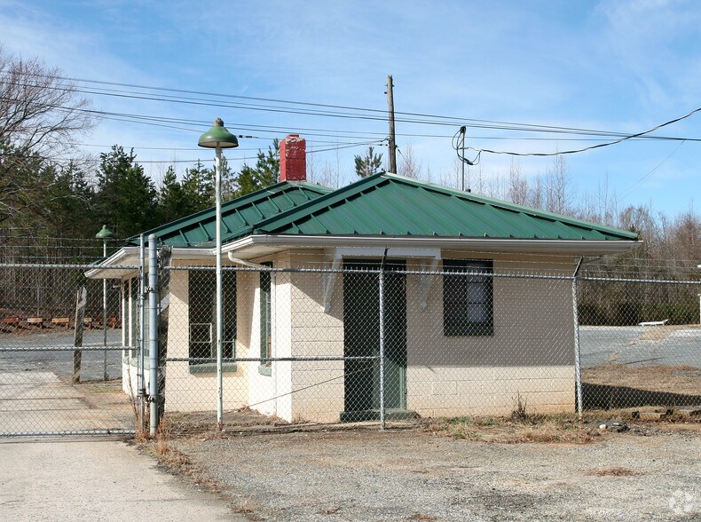 More Photos Of 1625 N US Highway 29, Salisbury Flex For Sale