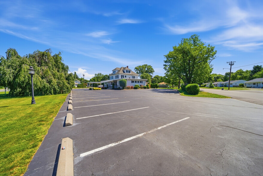 More Photos Of 982 Warwick Ave, Warwick Funeral Home For Sale
