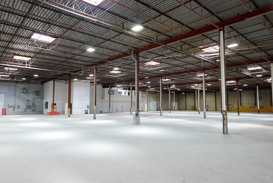 More Photos Of 75 Westmore Dr, Toronto Warehouse For Lease
