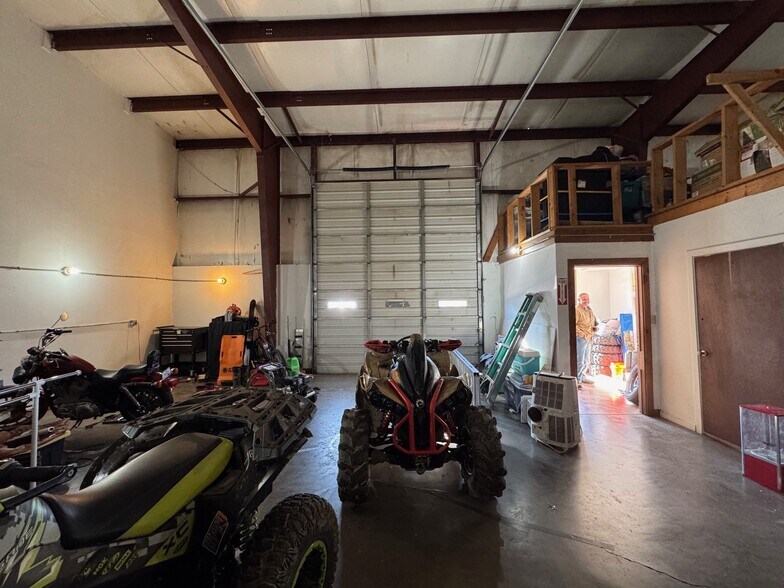 More Photos Of 105 N Chestnut St, Belton Unknown For Lease