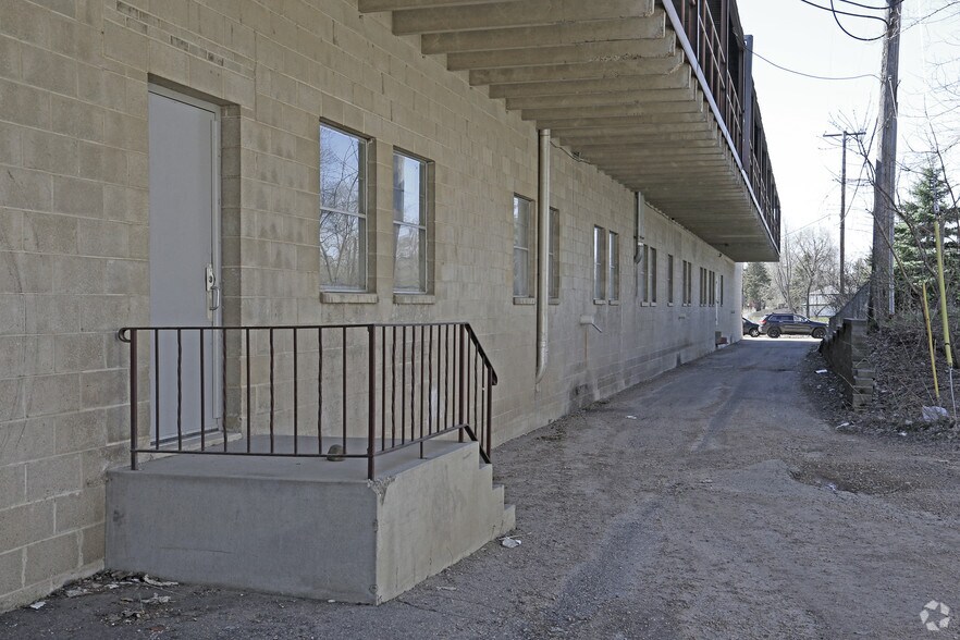 More Photos Of 4-16 Shady Oak Rd, Hopkins Unknown For Lease