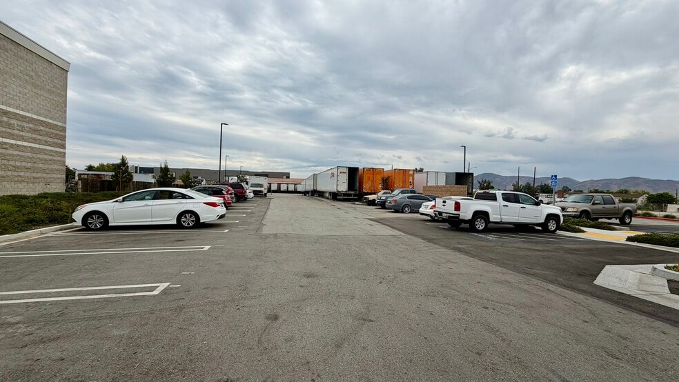 More Photos Of 11101 Calabash Ave, Fontana Truck Terminal For Sale