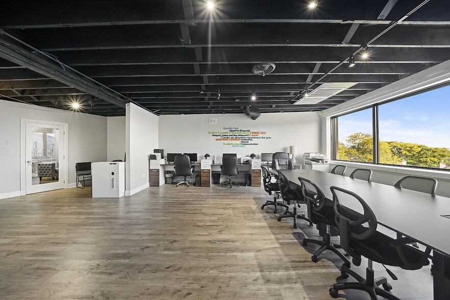 More Photos Of 1000 N Milwaukee Ave, Chicago Loft Creative Space For Lease