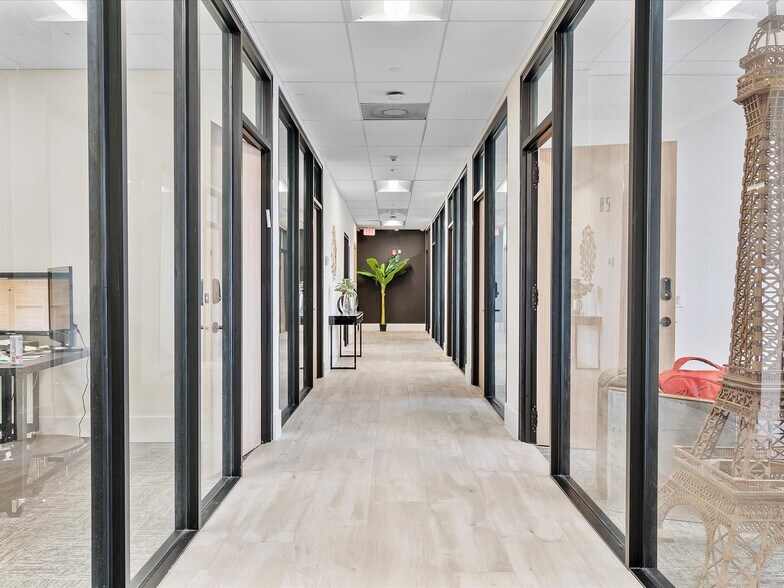 More Photos Of 600 NE 36th St, Miami Apartments For Lease