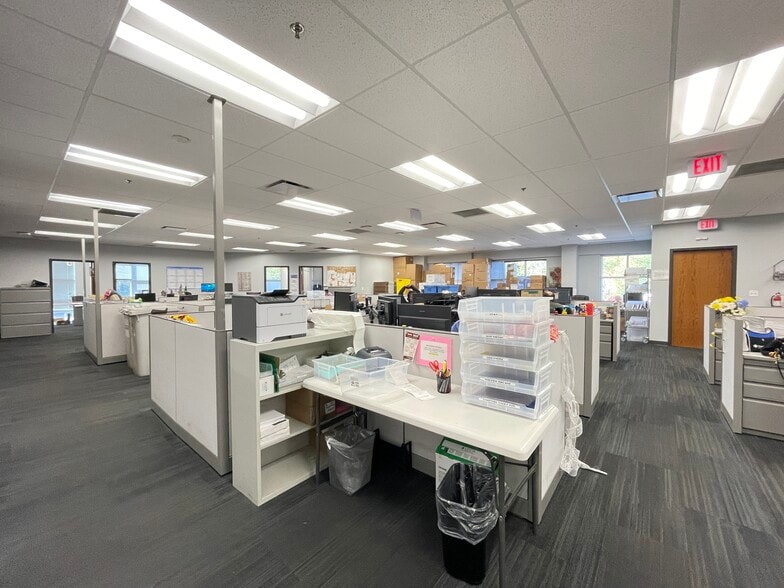 More Photos Of 5431 SW 35th Dr, Gainesville Showroom For Sale