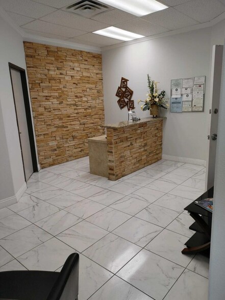 More Photos Of 8867 W Flamingo Rd, Las Vegas Office For Sale