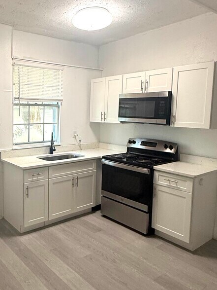 More Photos Of 205 S Grove St, Eustis Apartments For Sale