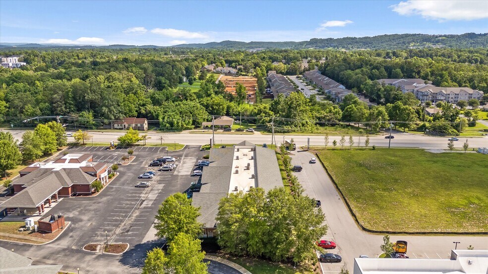 More Photos Of 7446 Shallowford Rd, Chattanooga Medical For Lease