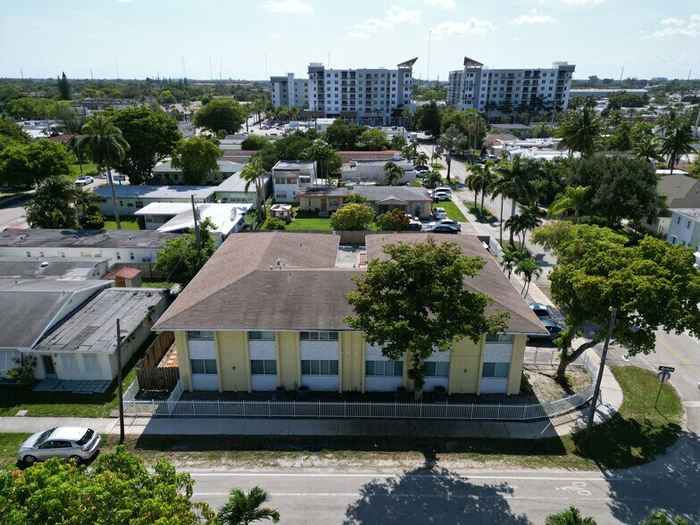 More Photos Of 724 NE 4th St, Hallandale Beach Apartments For Sale