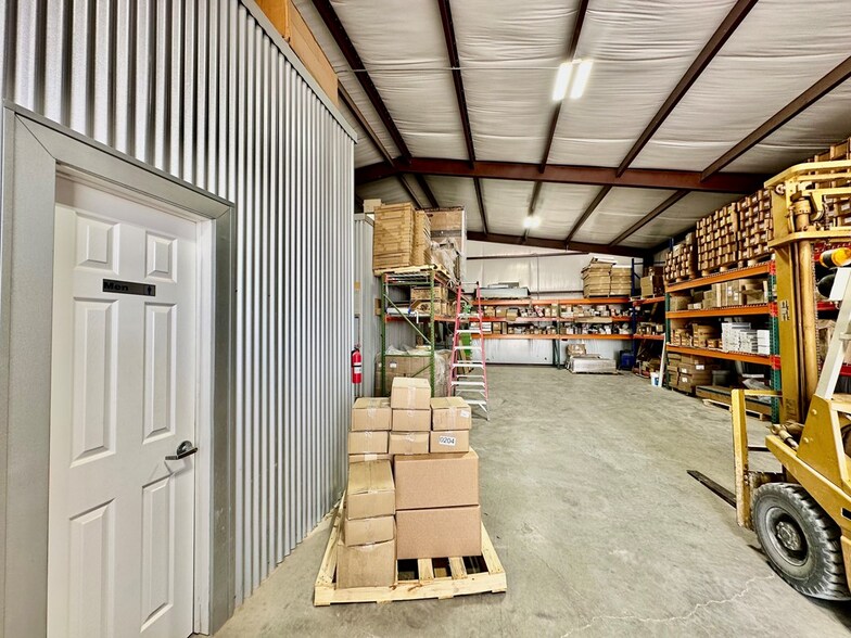 More Photos Of 602 US Highway 385 N, Seminole Flex For Sale