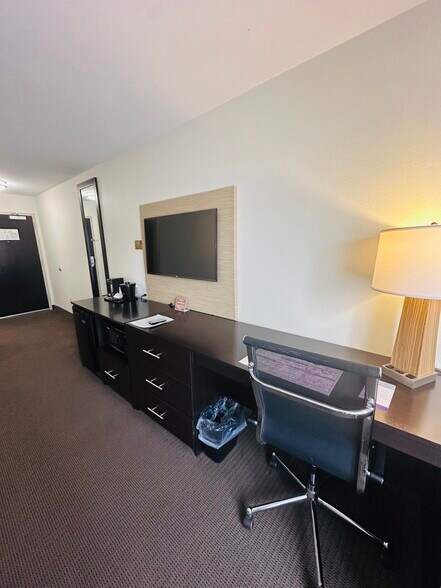 More Photos Of 4450 Rhea County Hwy, Dayton Hotel For Sale