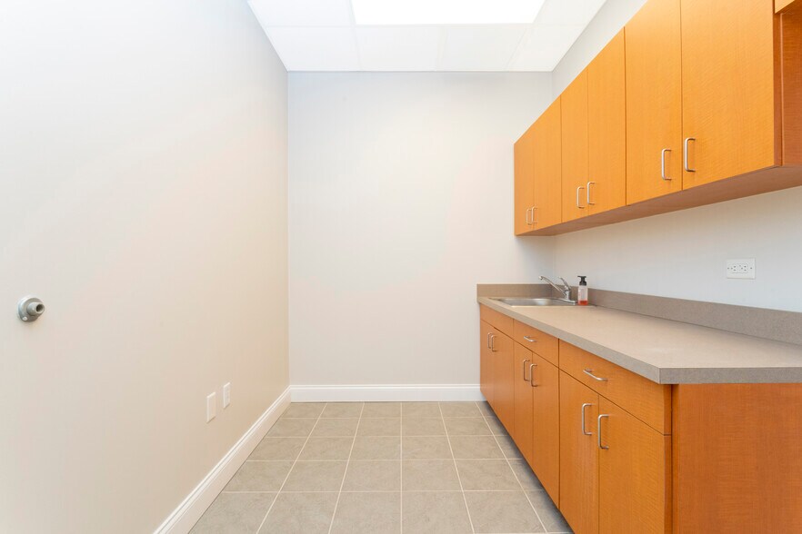 More Photos Of 7350 Futures Dr, Orlando Office For Sale