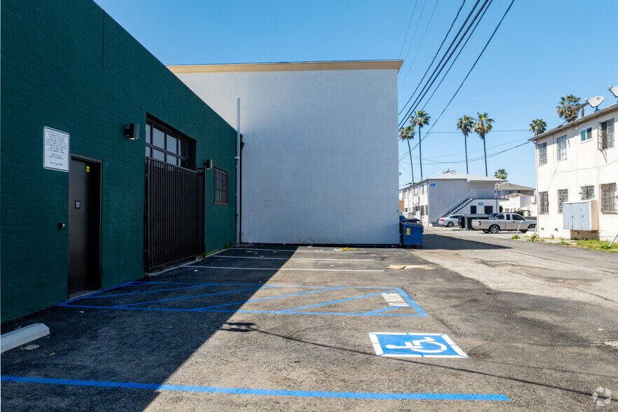 More Photos Of 4005 W Jefferson Blvd, Los Angeles Loft Creative Space For Lease
