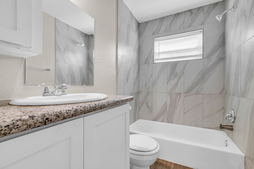 More Photos Of 4706 Yellowstone Blvd, Houston Apartments For Sale