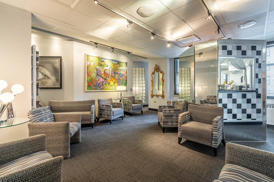 More Photos Of 50 E Washington St, Chicago Office For Sale