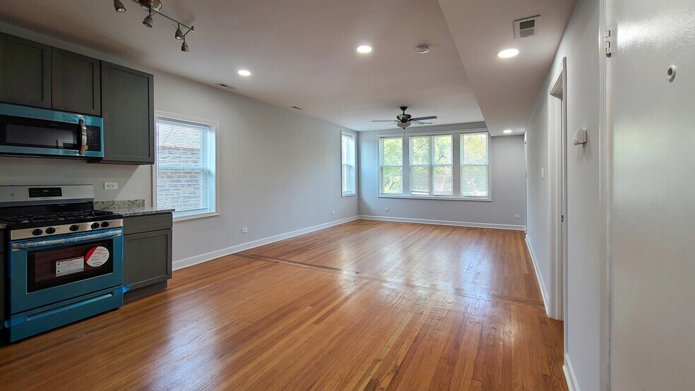 More Photos Of 619 E Groveland Park, Chicago Apartments For Sale