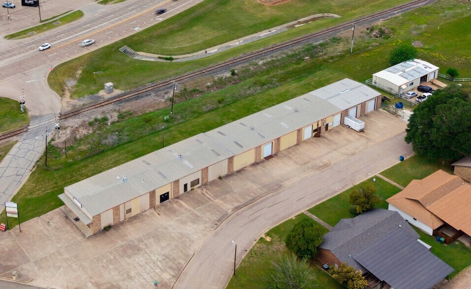 More Photos Of 102 Sunset Dr, Hewitt Light Manufacturing For Lease