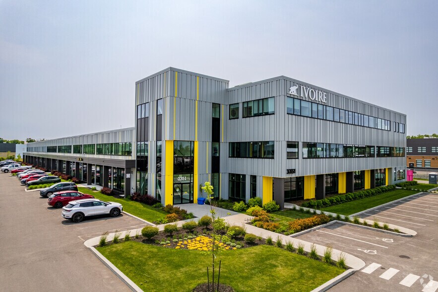 Primary Photo Of 3351 Av De La Gare, Mascouche Light Distribution For Lease