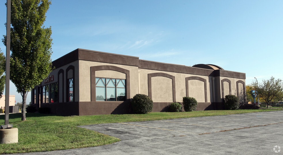 More Photos Of 6108 Cambridge Way, Plainfield Restaurant For Sale