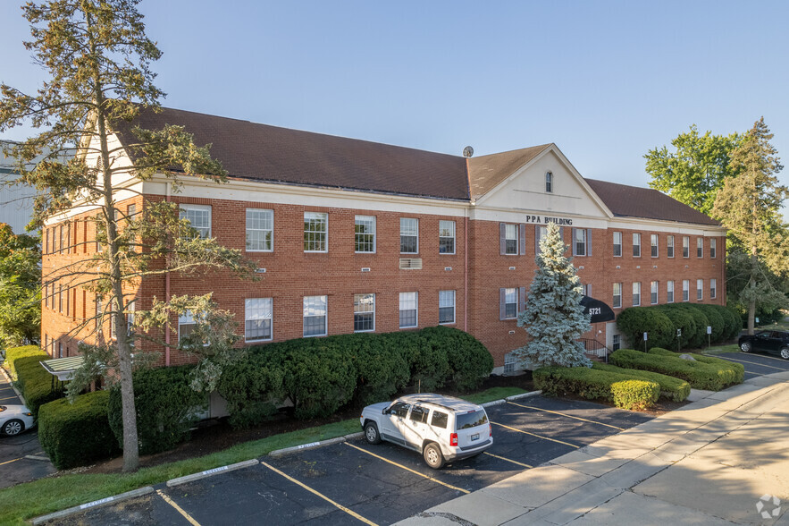 Primary Photo Of 5721 Dragon Way, Cincinnati Office For Lease