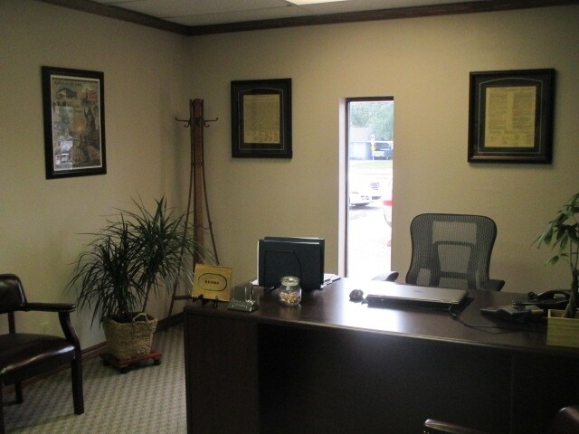 More Photos Of 205 W Hartford Ave, Ponca City Office For Lease