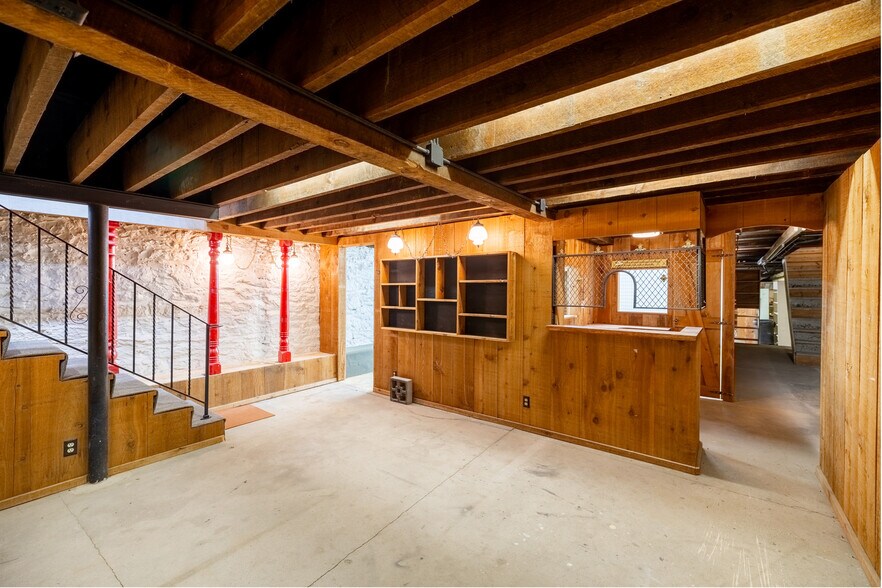 More Photos Of 108 S Santa Fe Ave, Salina General Retail For Lease
